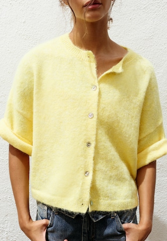 Cardigan Pull&Bear en jaune