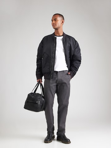 Volcom Regular Chinohousut 'FRICKIN' värissä harmaa