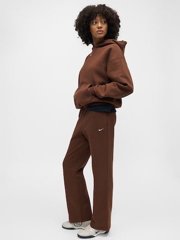 Nike Sportswearregular Hlače 'Studio' - smeđa boja