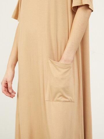 Abito 'Cenni' di Aligne in beige