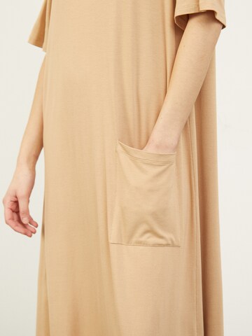 Robe 'Cenni' Aligne en beige