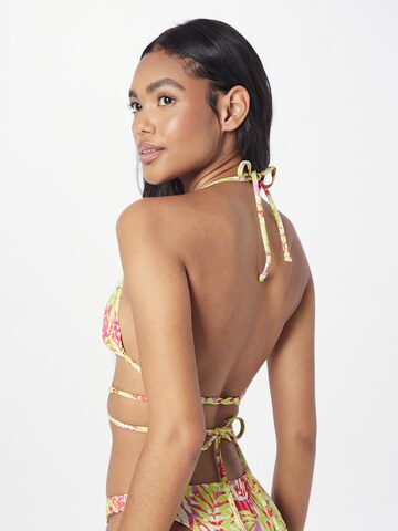 Triunghi Sutien costum de baie 'Marrakesh' de la Hunkemöller pe verde