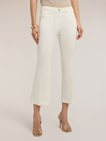 MOTIVI - Acampanado Pantalón en blanco