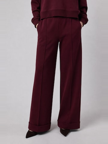 OWN Off With NatureLoosefit Hlače 'Pantalone Palazzo con Risvolto in Interlock Burgundy' - crvena boja: prednji dio