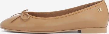 Ballerina di Kazar in marrone: frontale