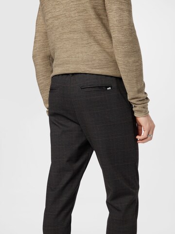 Coupe slim Pantalon à pince Kronstadt en marron
