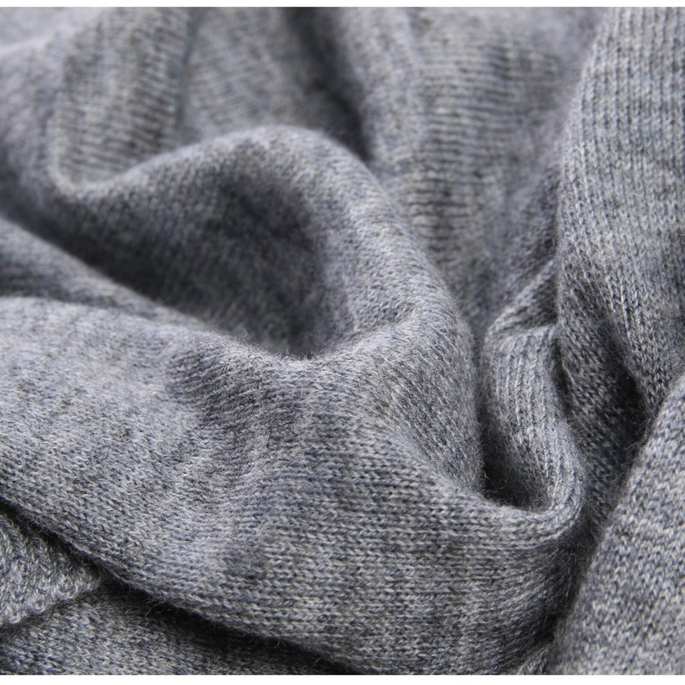 Munthe Sweater & Cardigan in M in Grey