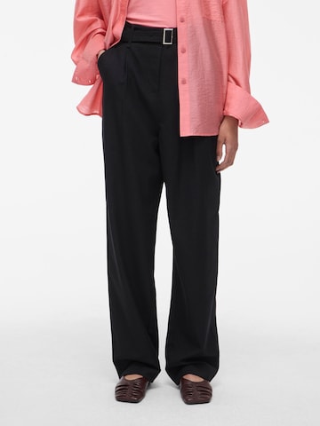 Regular Pantalon ROUGE EDIT en noir : devant