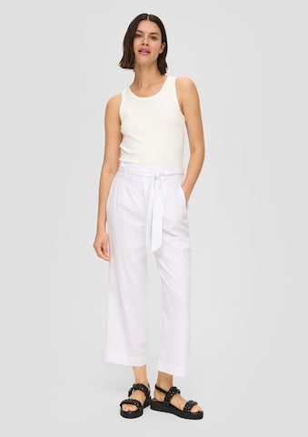 s.Oliver Wide Leg Bundfaltenhose in Weiß