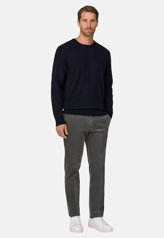 Boggi Milano Slim fit Chino trousers in Grey: front