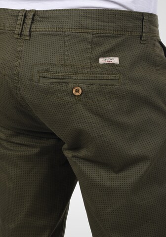 BLEND Regular Chinohose in Grün