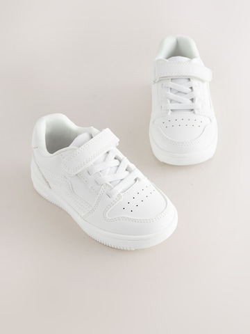 Baskets Next en blanc
