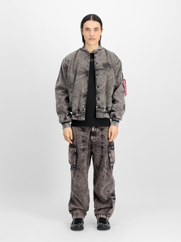 ALPHA INDUSTRIES Демисезонная куртка в Черный