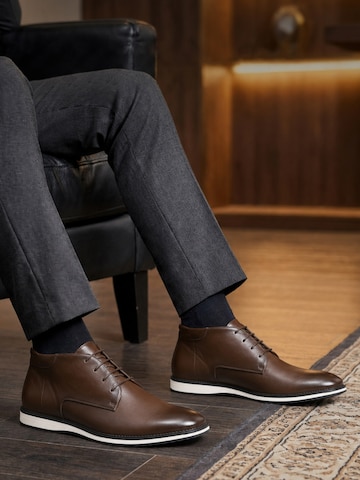 ALLTHEMEN Lace-Up Shoes 'Schutz' in Brown