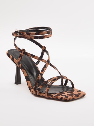 Trendyol Sandal in Brown: front