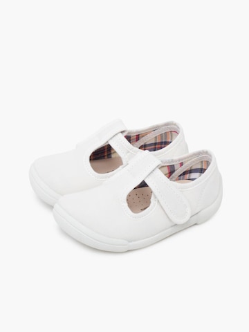 Pisamonas First-Step Shoes in White