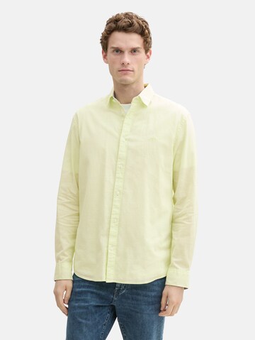 Coupe regular Chemise TOM TAILOR en vert : devant