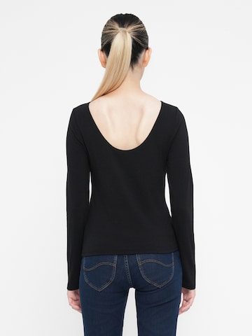 GAP - Camiseta en negro: atrás