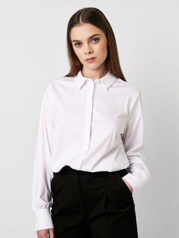 DESOTO Blouse in White: front