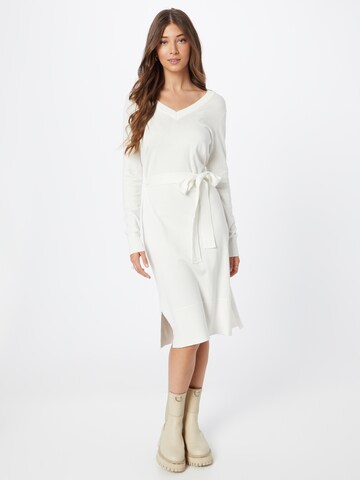 Robes en maille 'HOTTI' SISTERS POINT en beige : devant