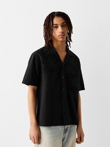 Bershka Comfort fit Overhemd in Zwart: voorkant