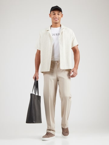 GUESS Regular Pleated Pants 'ALTON' in Beige