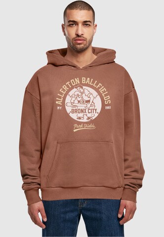 Merchcode Sweatshirt 'Park Fields - Bronx' in Bruin: voorkant