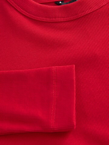 Next Shirt in Red