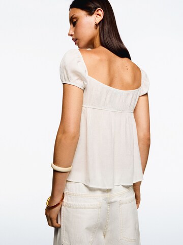 Camicia da donna di Bershka in bianco