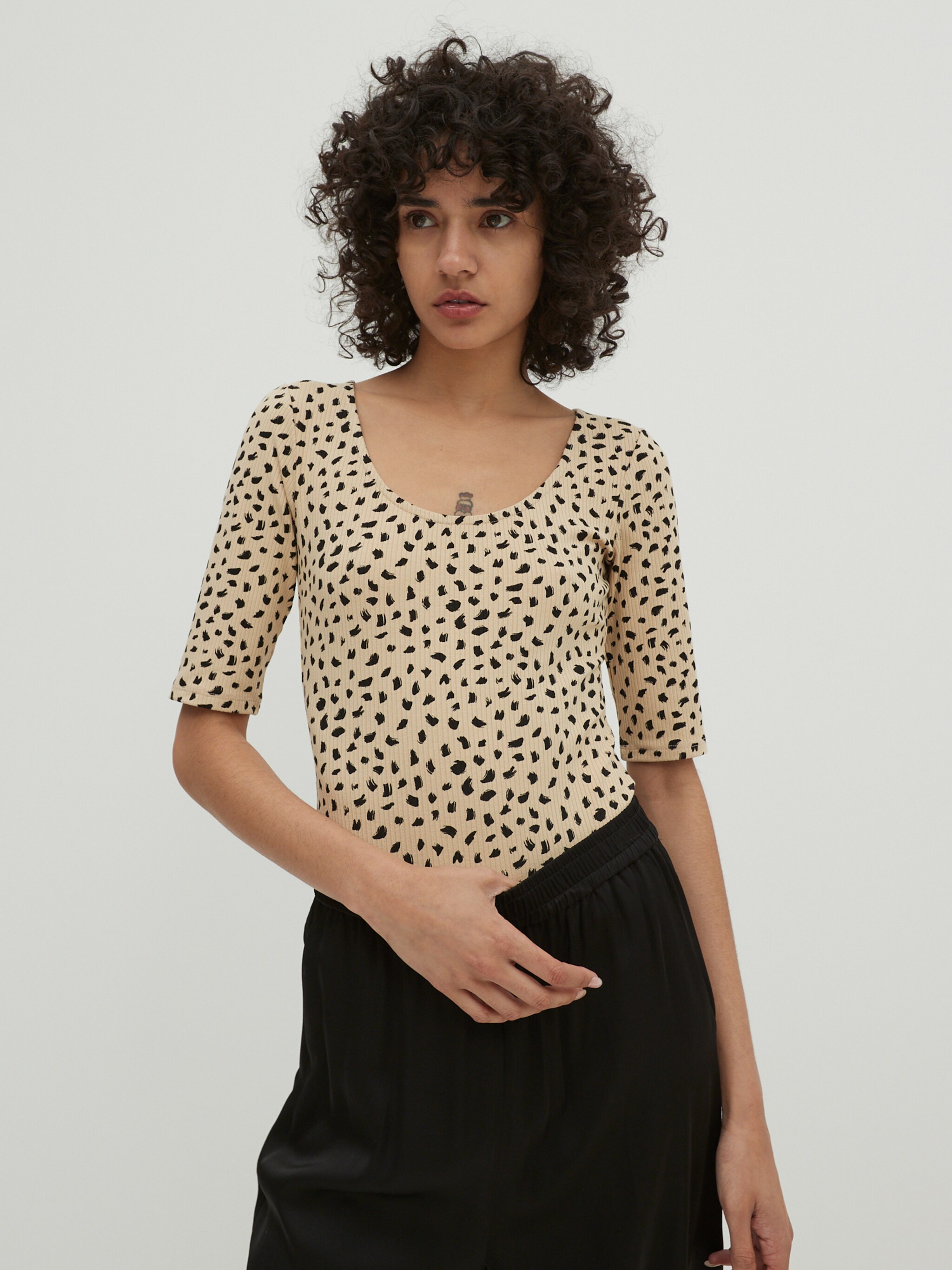 EDITED Producten Shirt 'Anian' Beige