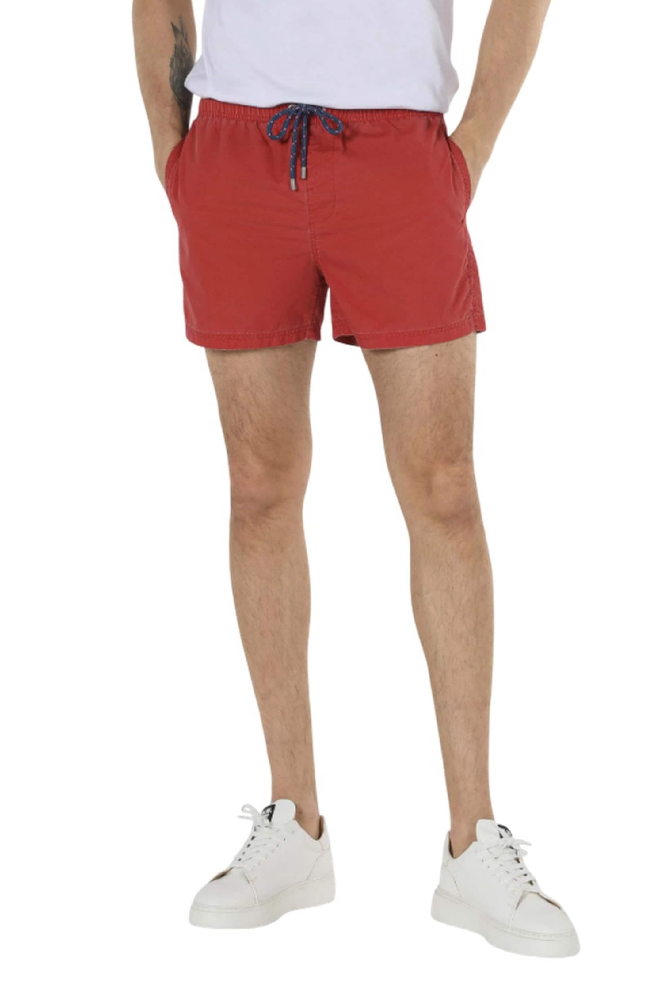 Colin's Regular Shorts in Rot: Vorderseite