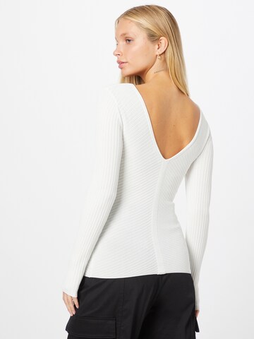 Calvin Klein Regular Пуловер в бяло
