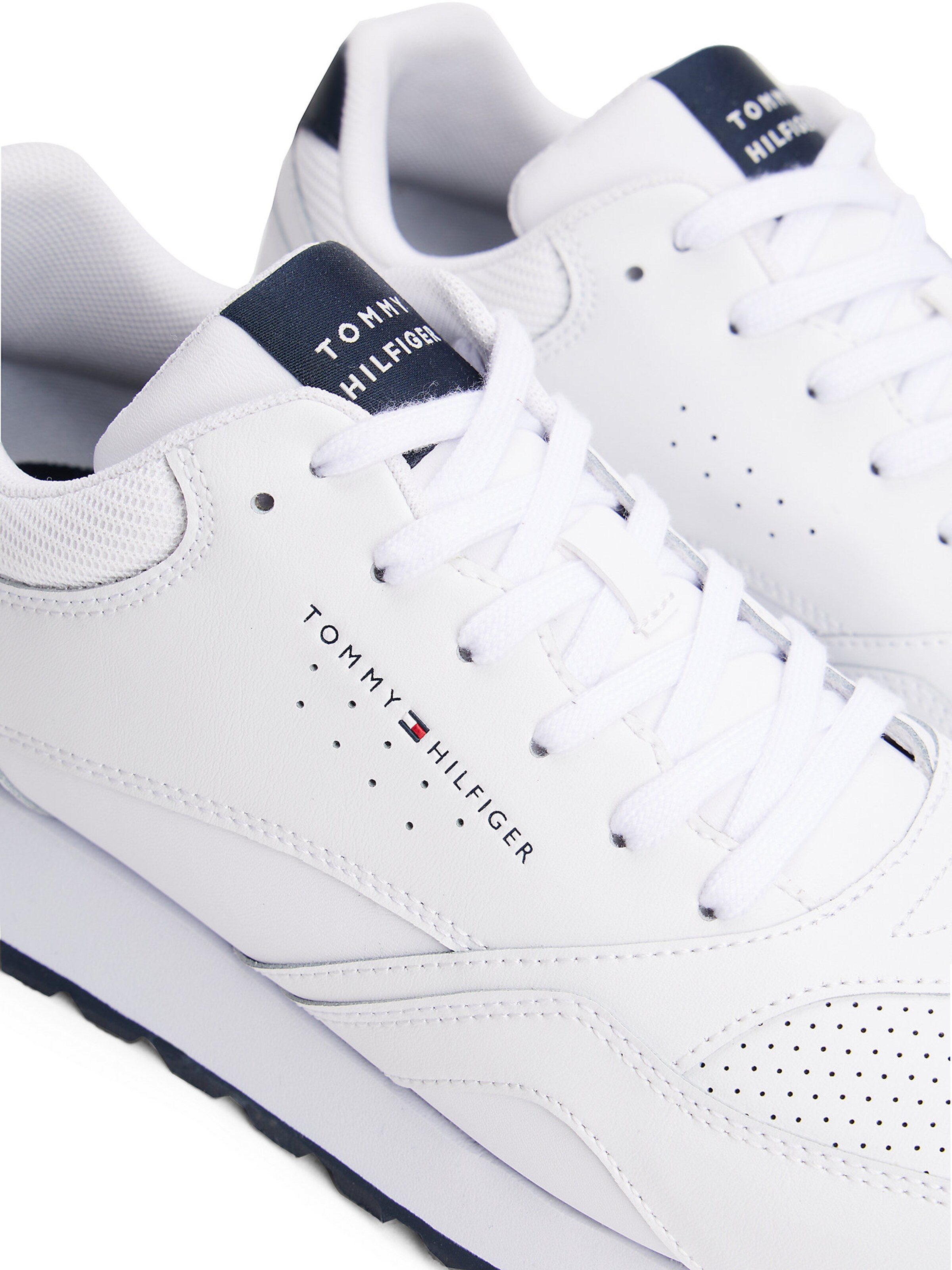 TOMMY HILFIGER Trainers 'Ess' in White