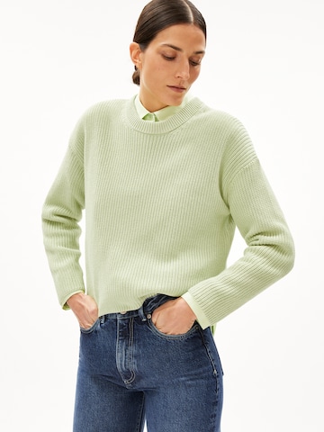 ARMEDANGELS Sweater in Green: front