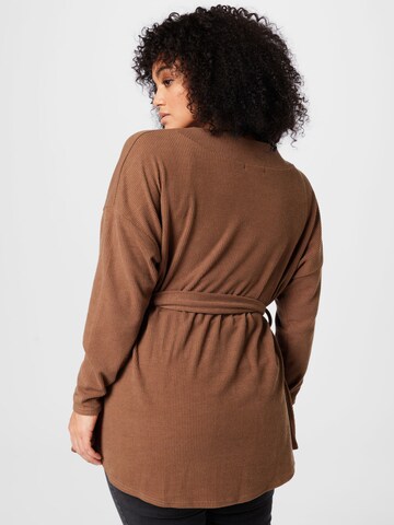 In The Style Curve Knit Cardigan in Brown