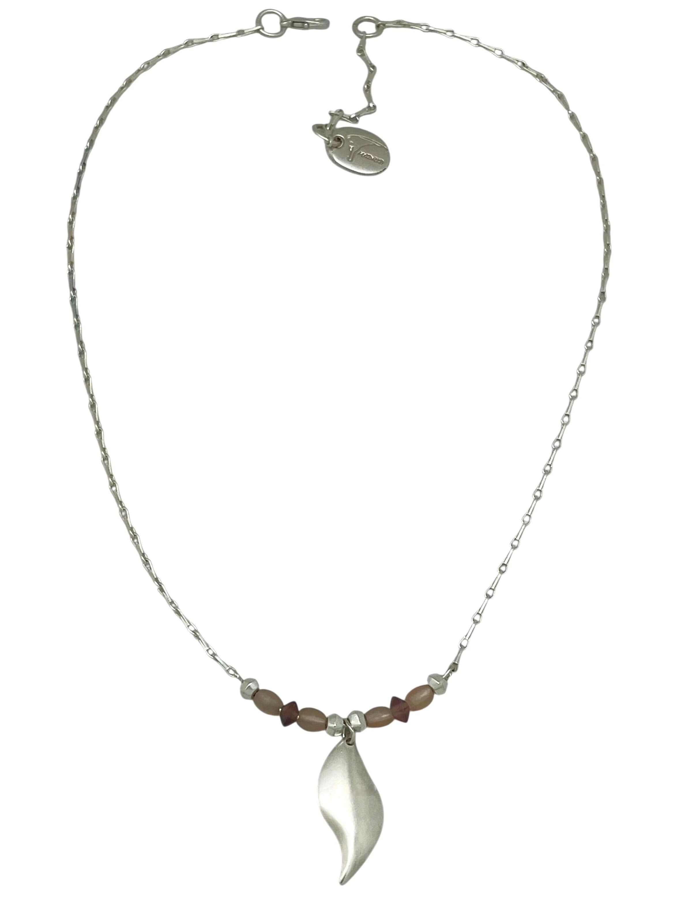 Gloria Mago Necklace 'Fallen Leaf Necklace in brass silver 10µ and roses' in Pink: front