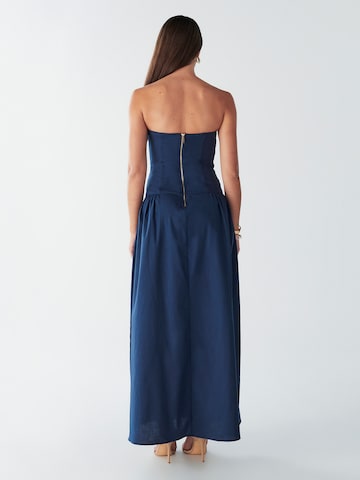BWLDR Avondjurk 'MIA' in Blauw: terug