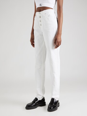 Regular Jean 'MOM Jeans' Calvin Klein Jeans en blanc : devant