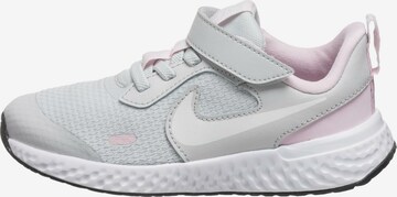 Chaussure de sport NIKE en gris