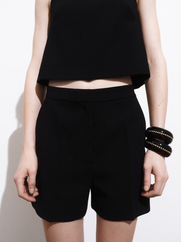 MANGO Regular Shorts in Schwarz: Vorderseite