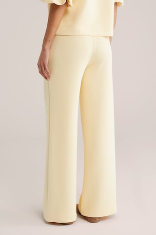 WE Fashion - Loosefit Pantalón en amarillo