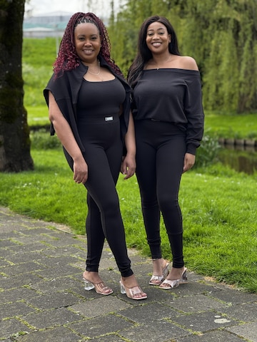 Mowi Fit Tracksuit in Black