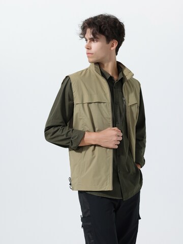 YOUTHUP Vest in Green