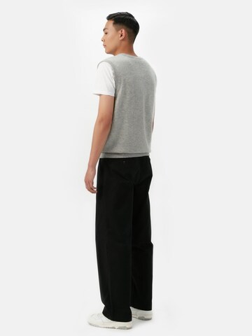 GOBI Cashmere Bodywarmer 'Men's Essential V-Neck Cashmere Vest' in Grijs