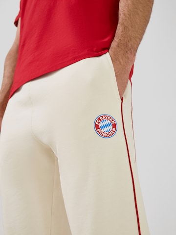 FC BAYERN MÜNCHEN Regular Sweatpant Essentials in Weiß