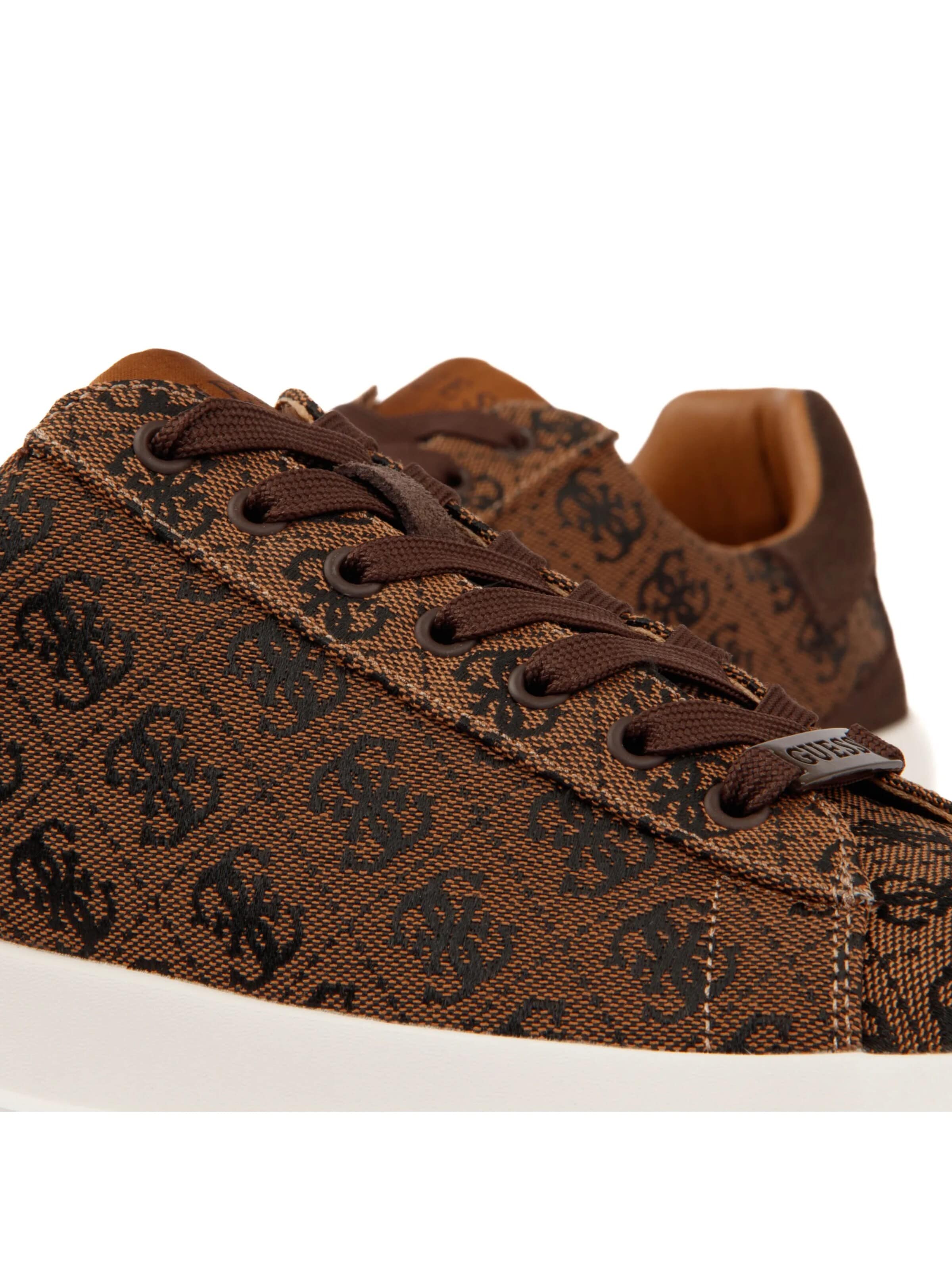 GUESS - Zapatos con cordón 'Elba' en marrón