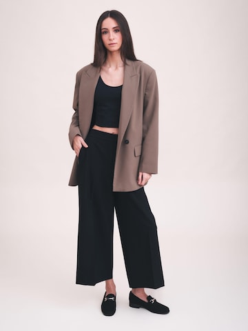 nae Vegan Shoes - Mocasines 'ANNE' en negro: frente