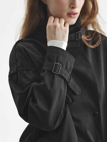 TorWeit Between-Seasons Coat 'Double-breasted cropped trench coat' in Black