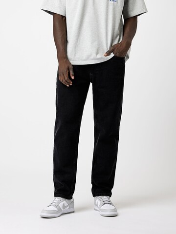 EIGHTYFIVE Loosefit Jeans in Zwart: voorkant