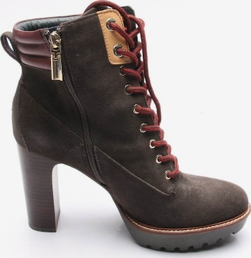 TOMMY HILFIGER Dress Boots in 39 in Brown: front